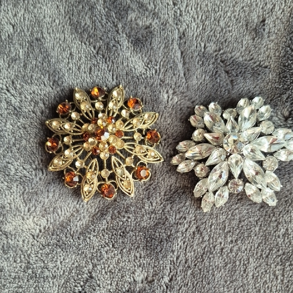 Bundle Of 2 Elegant Gold and Silver Brooches